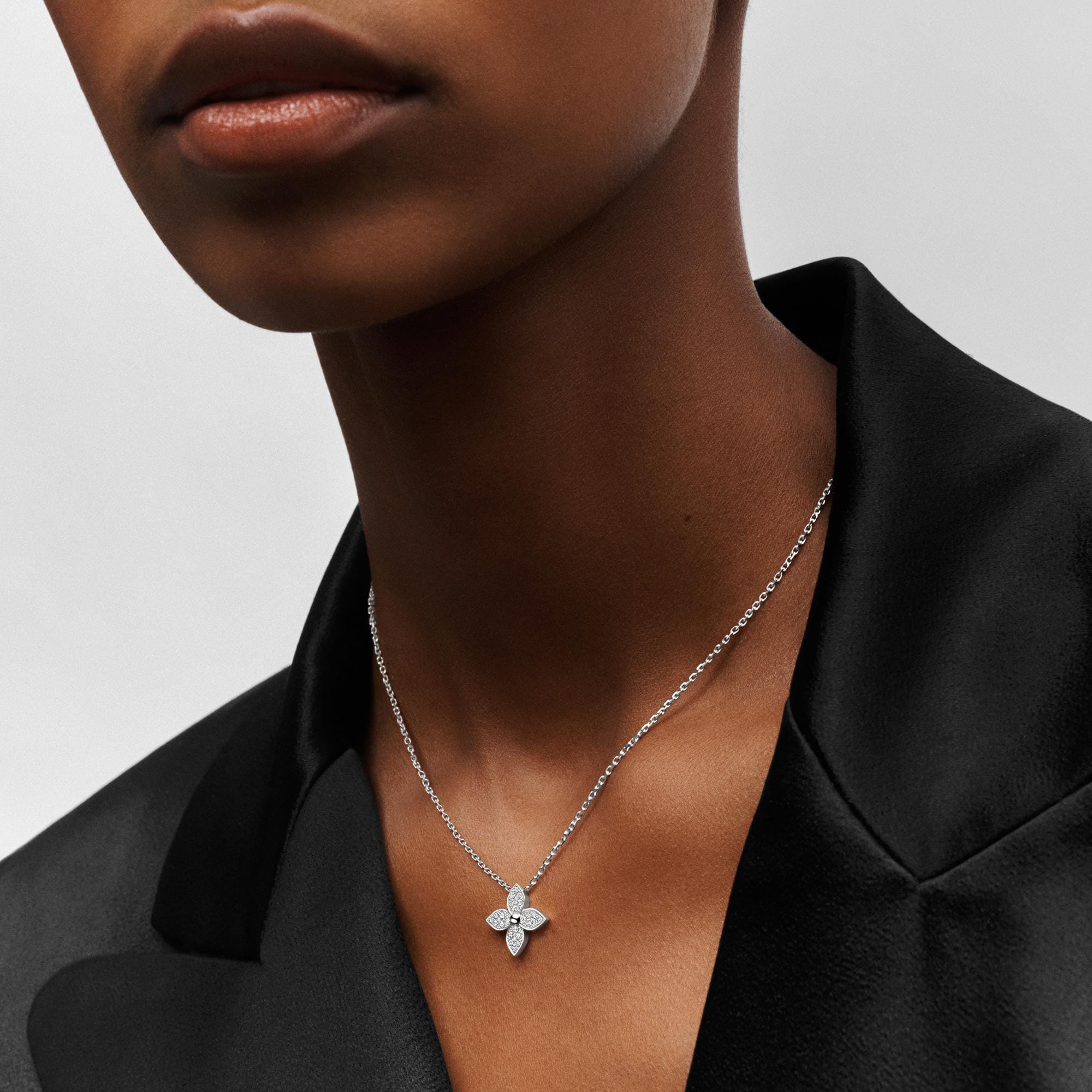 Idylle Blossom Pendant, White Gold And Diamonds - Jewelry - Categories | LOUIS  VUITTON ®